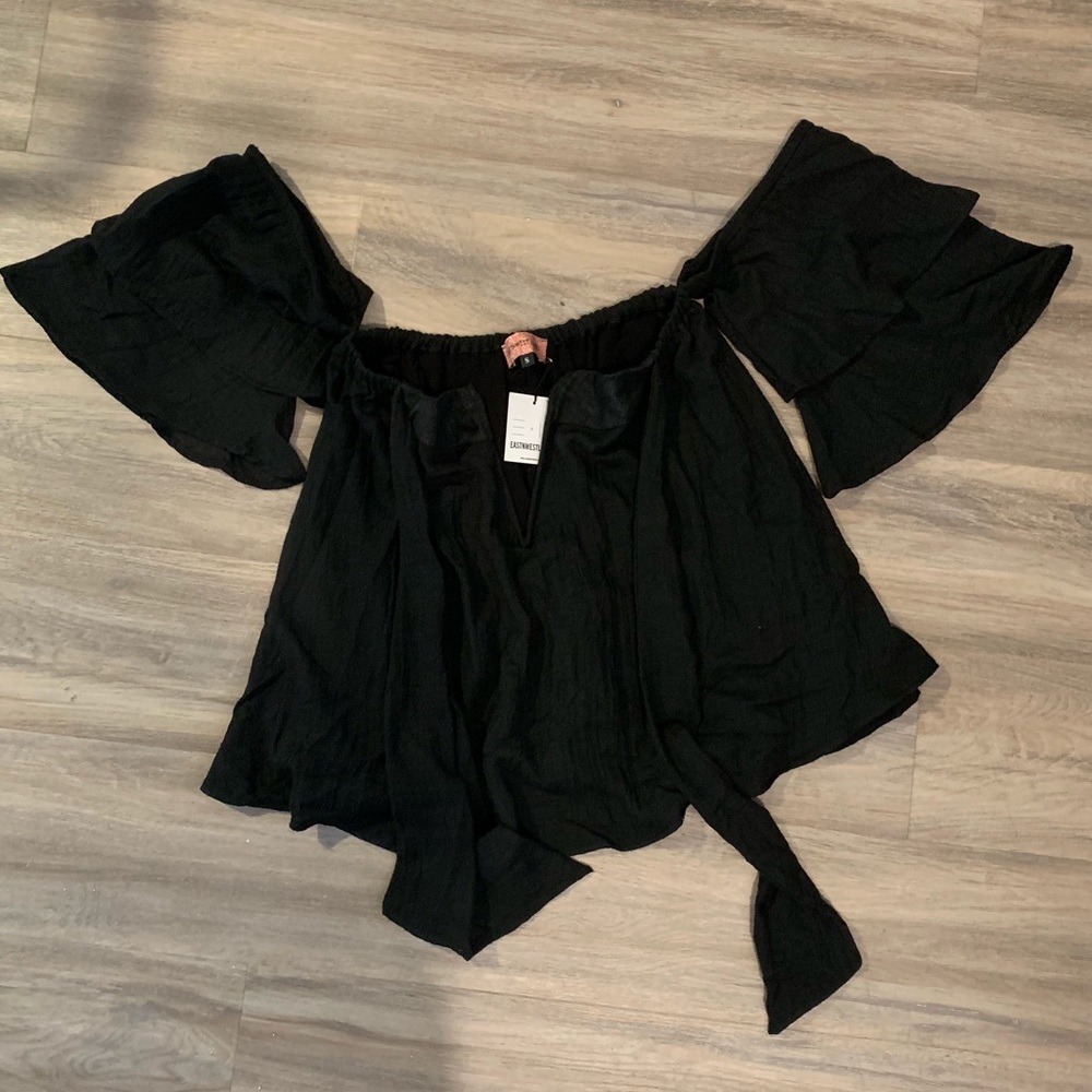 EASTNWEST Label off shoulder wire v front top